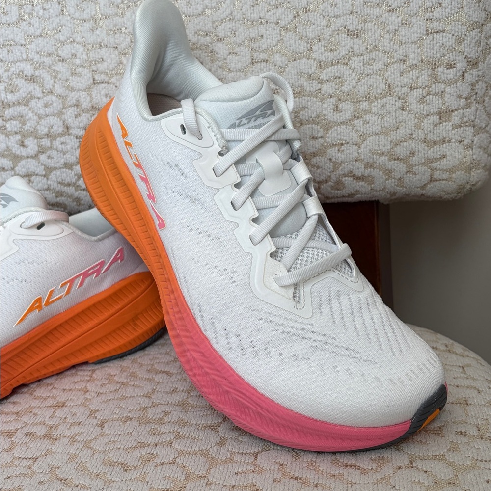Altra Experience Flow 2, Women’s 9 - Picture 2 of 12